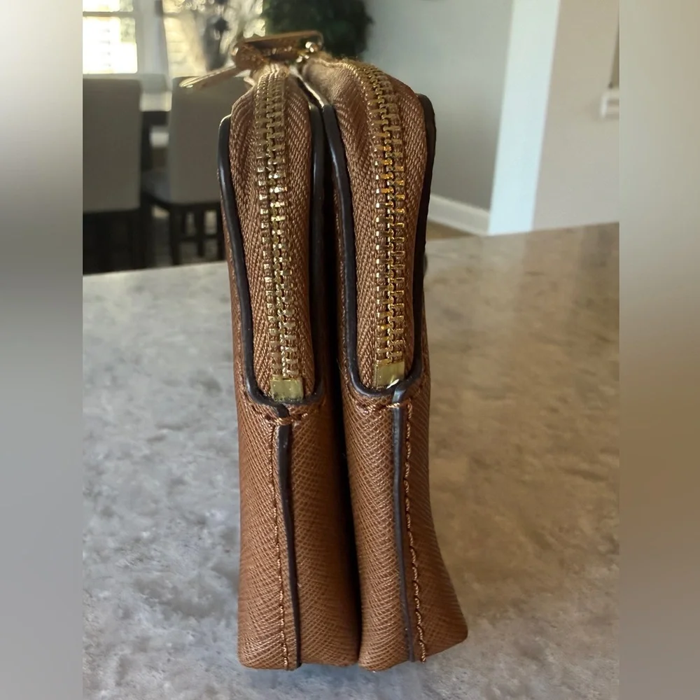 Like New Michael Kors Jet Set Double Zip/Gusset Wristlet, Dark Khaki/Dark Tan